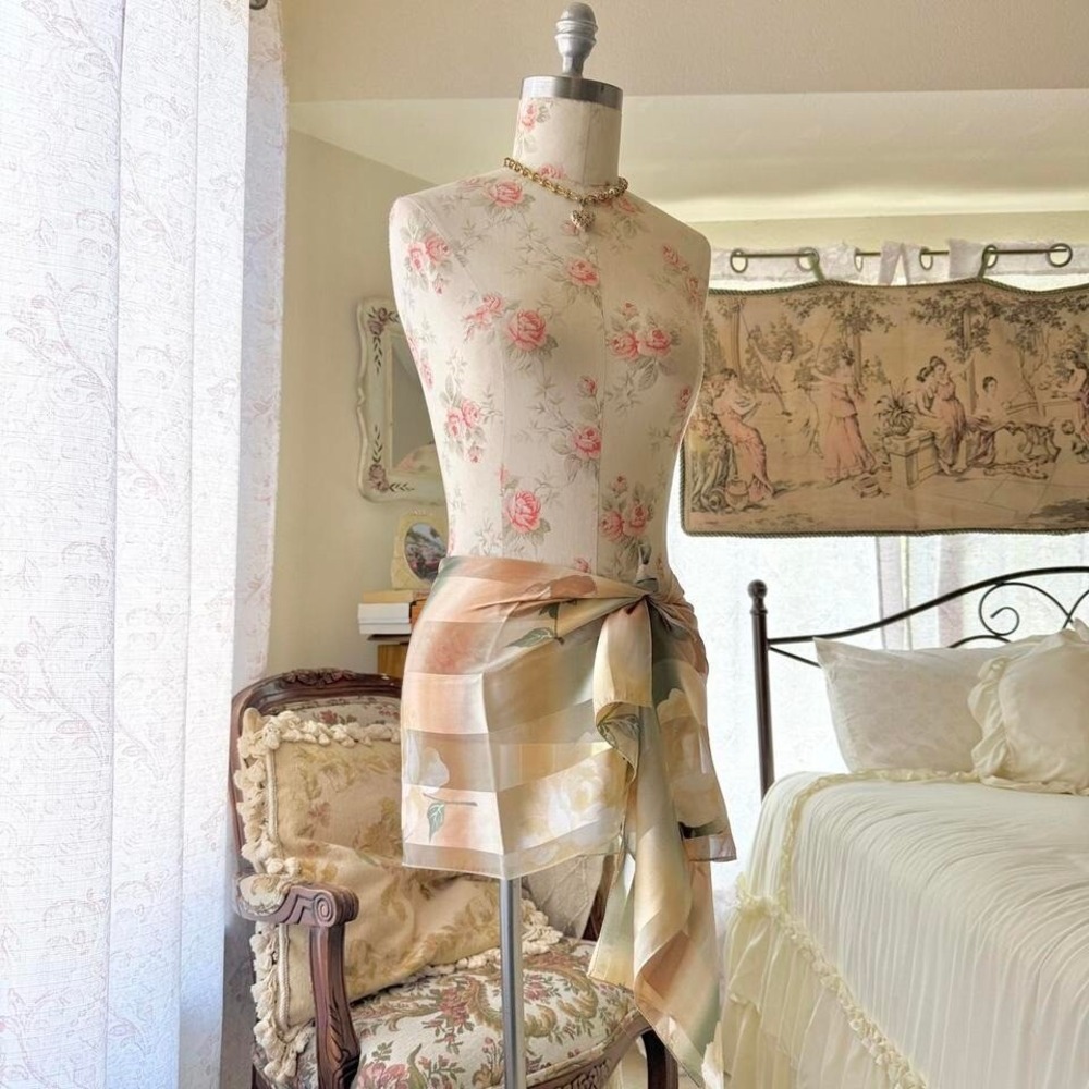 vintage floral scarf - Picture 4 of 4